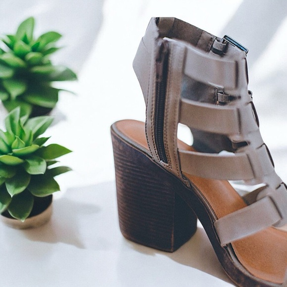 Rampage Gray Gladiator Style Sandals - Picture 5 of 16